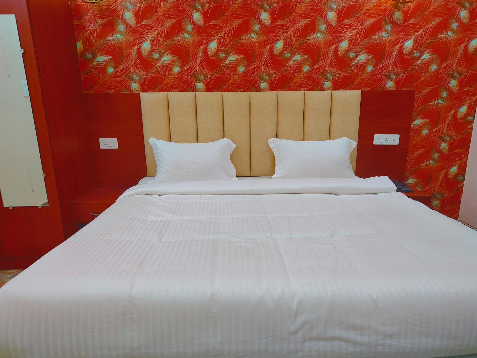 Awadh Samrat Resort Ayodhya Ngoại thất bức ảnh