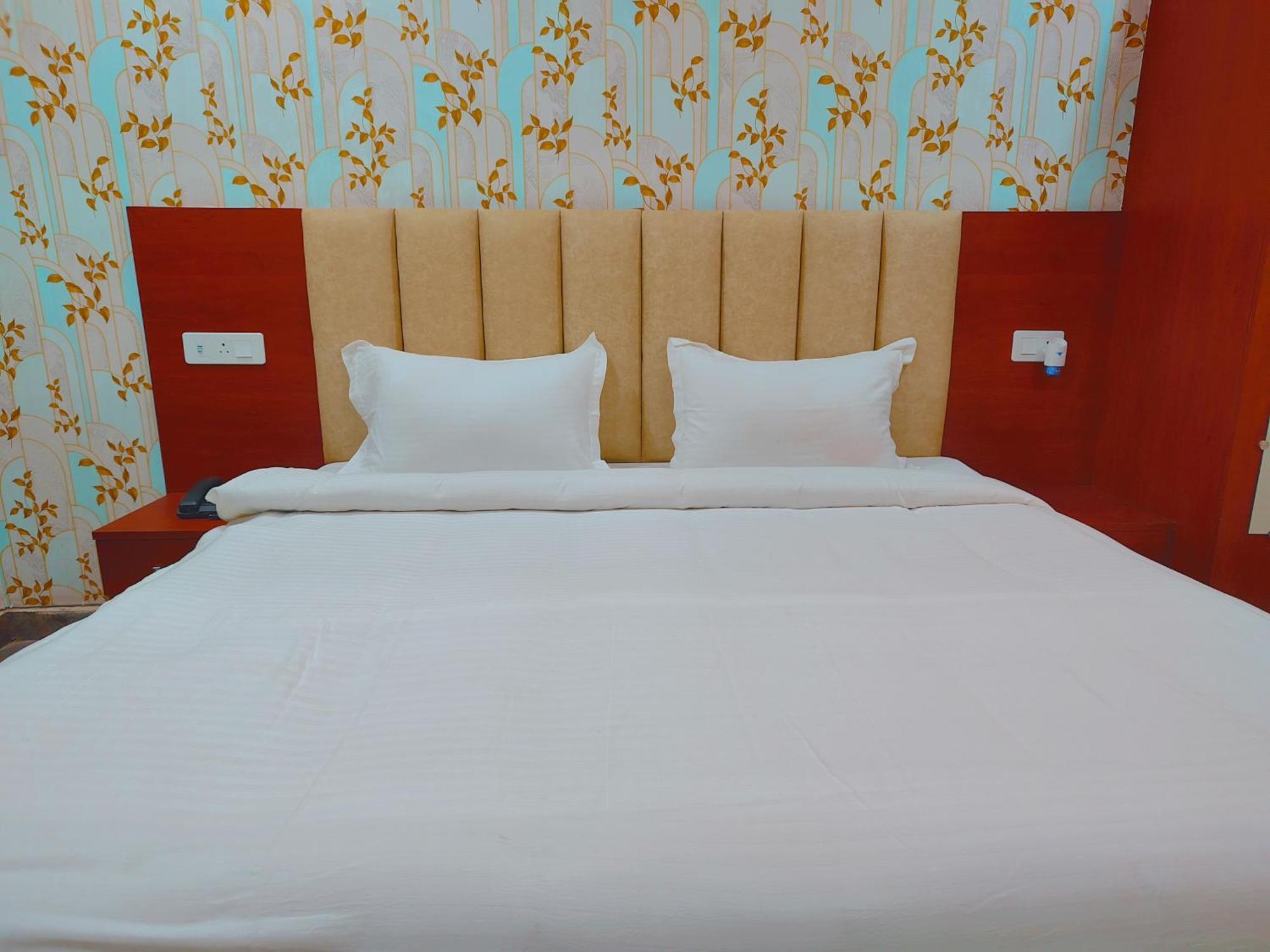 Awadh Samrat Resort Ayodhya Ngoại thất bức ảnh