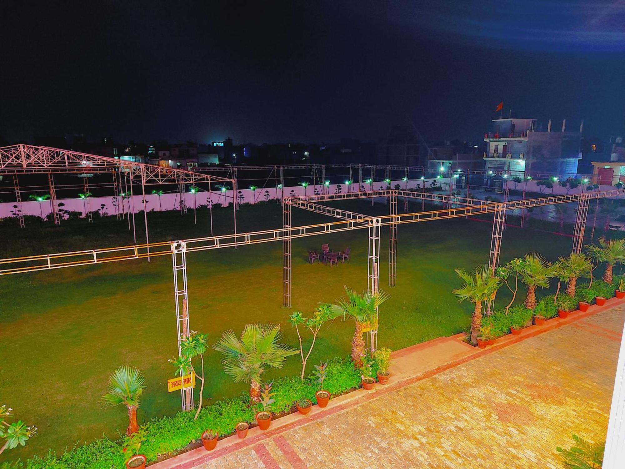 Awadh Samrat Resort Ayodhya Ngoại thất bức ảnh
