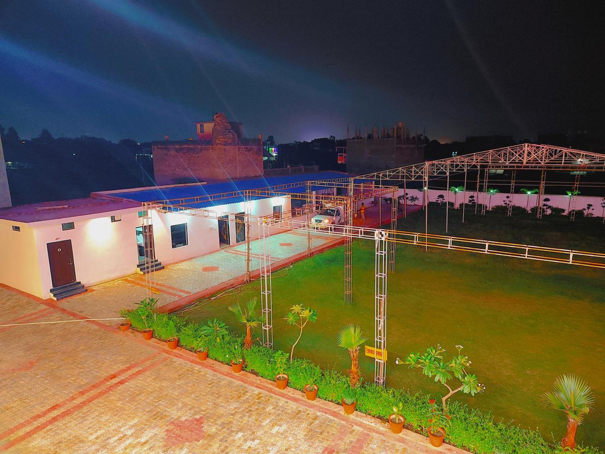 Awadh Samrat Resort Ayodhya Ngoại thất bức ảnh