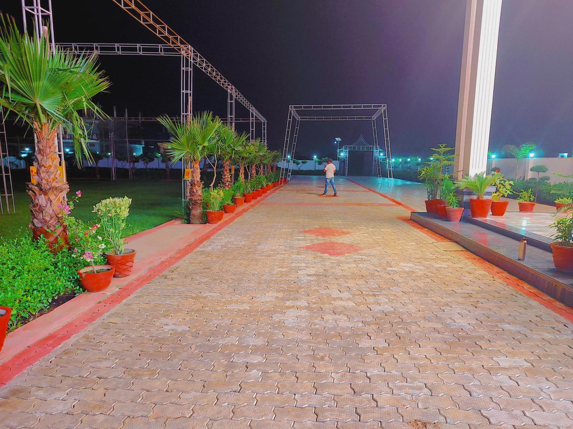 Awadh Samrat Resort Ayodhya Ngoại thất bức ảnh