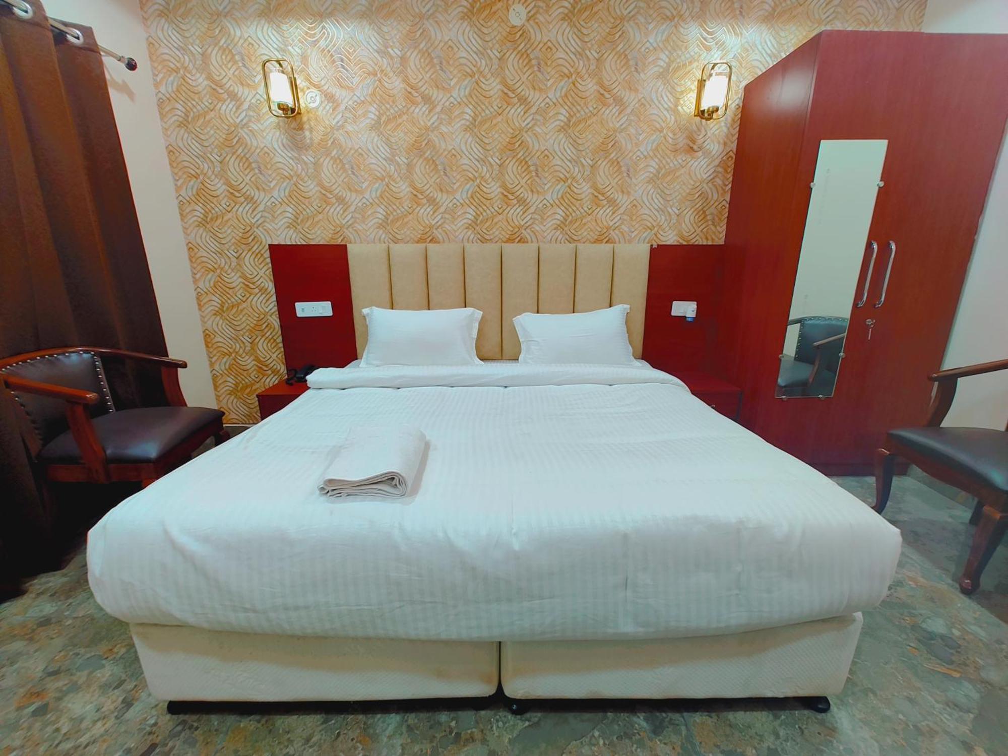 Awadh Samrat Resort Ayodhya Ngoại thất bức ảnh