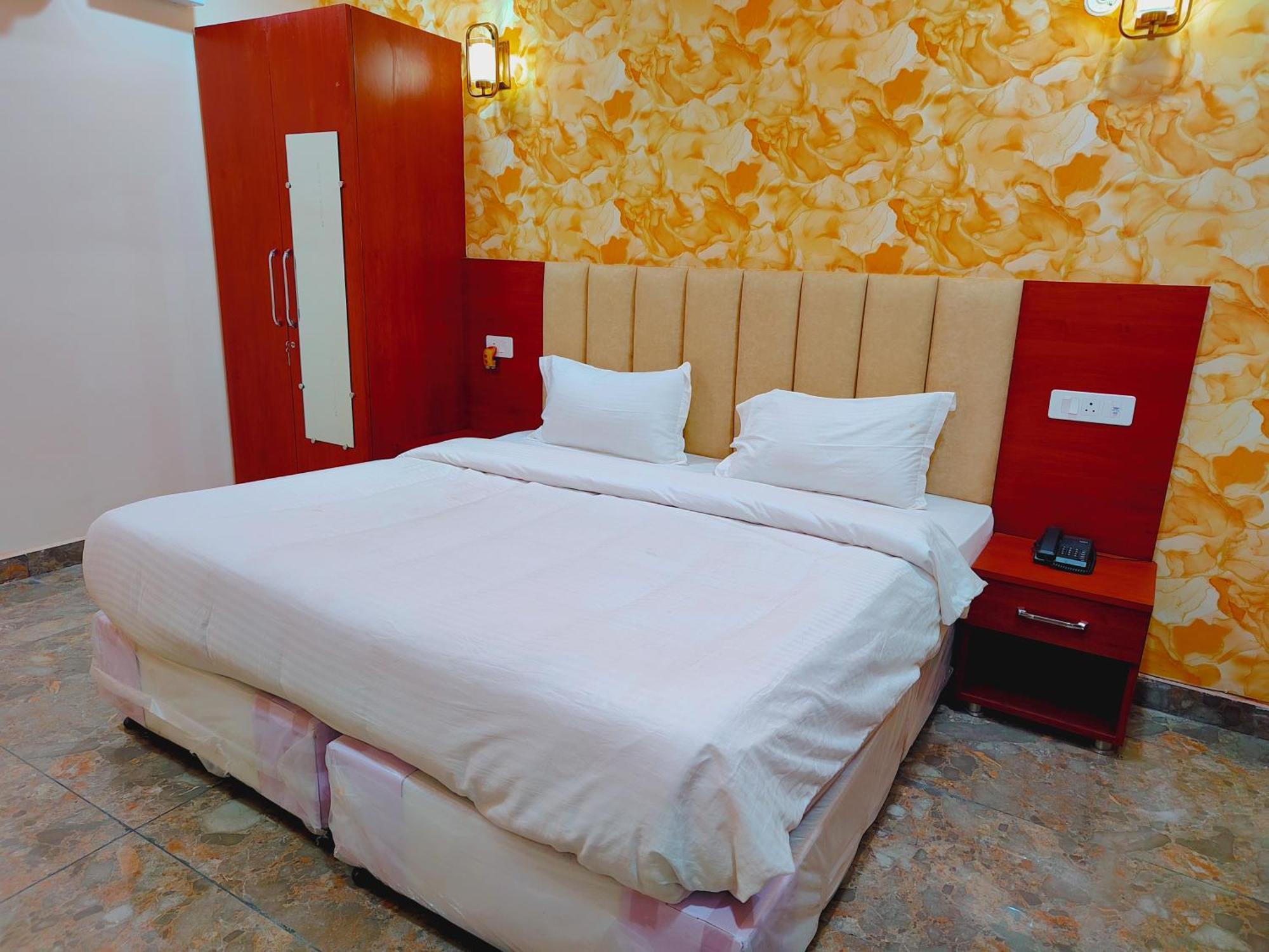 Awadh Samrat Resort Ayodhya Ngoại thất bức ảnh
