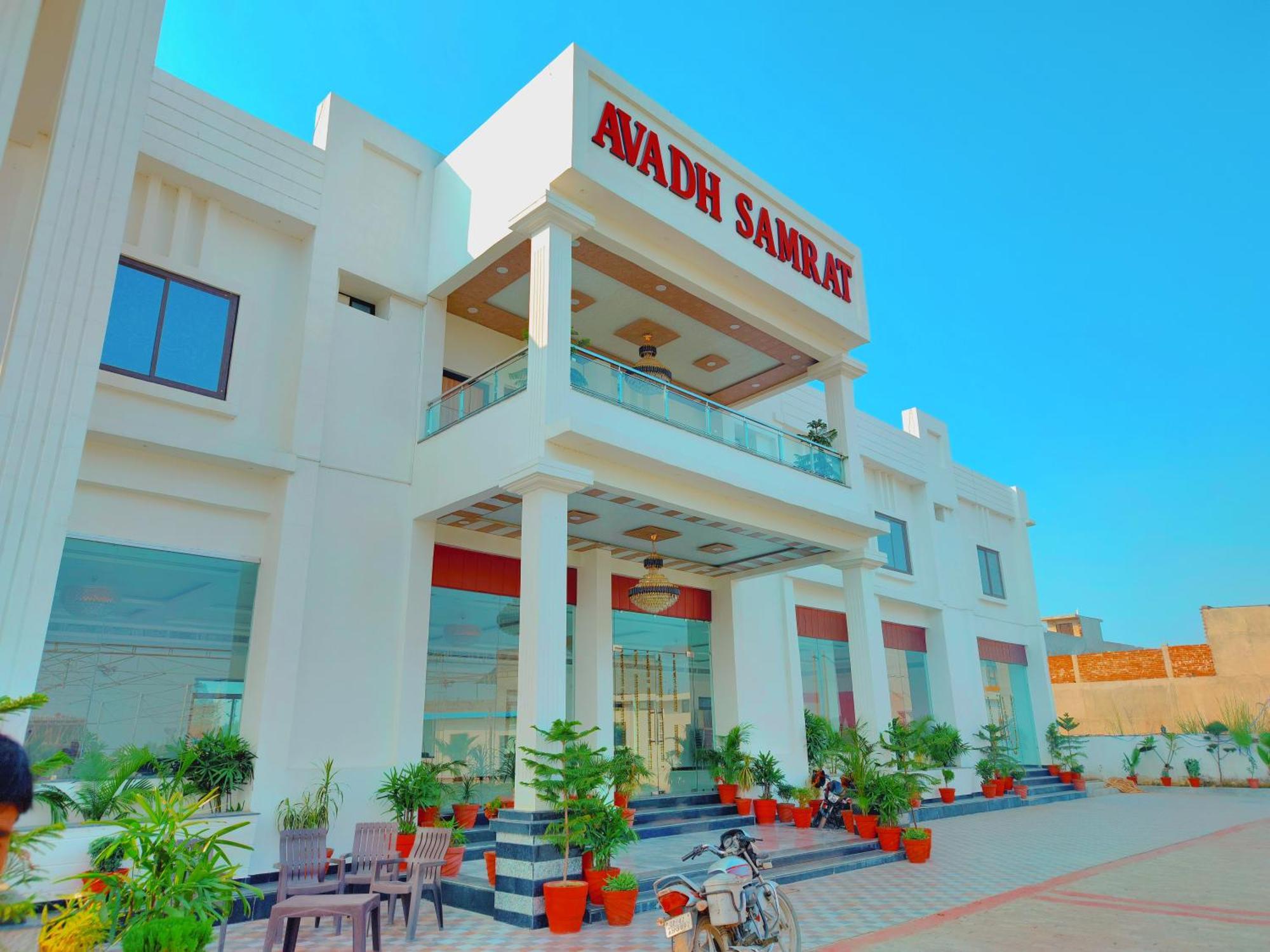 Awadh Samrat Resort Ayodhya Ngoại thất bức ảnh