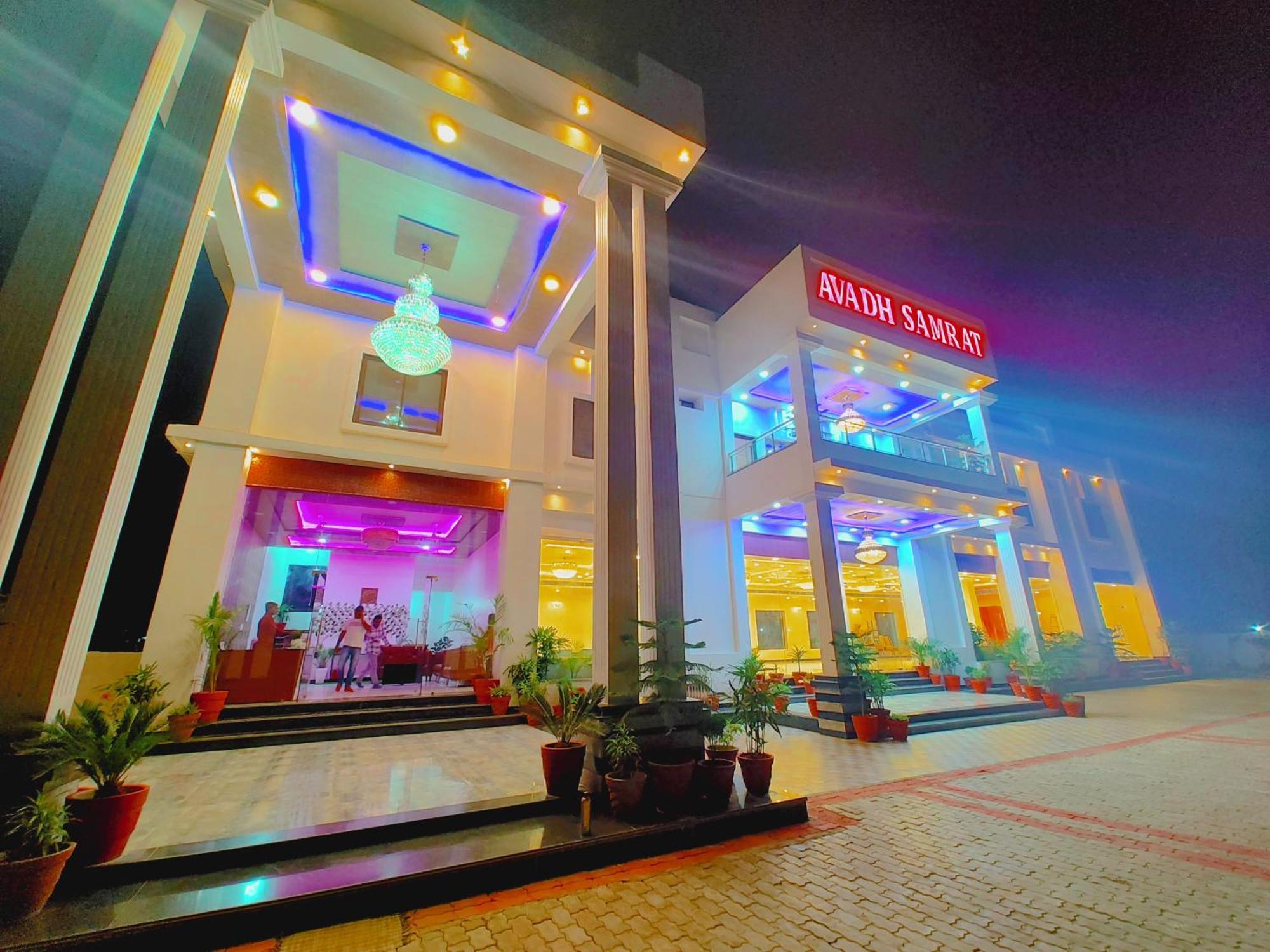 Awadh Samrat Resort Ayodhya Ngoại thất bức ảnh