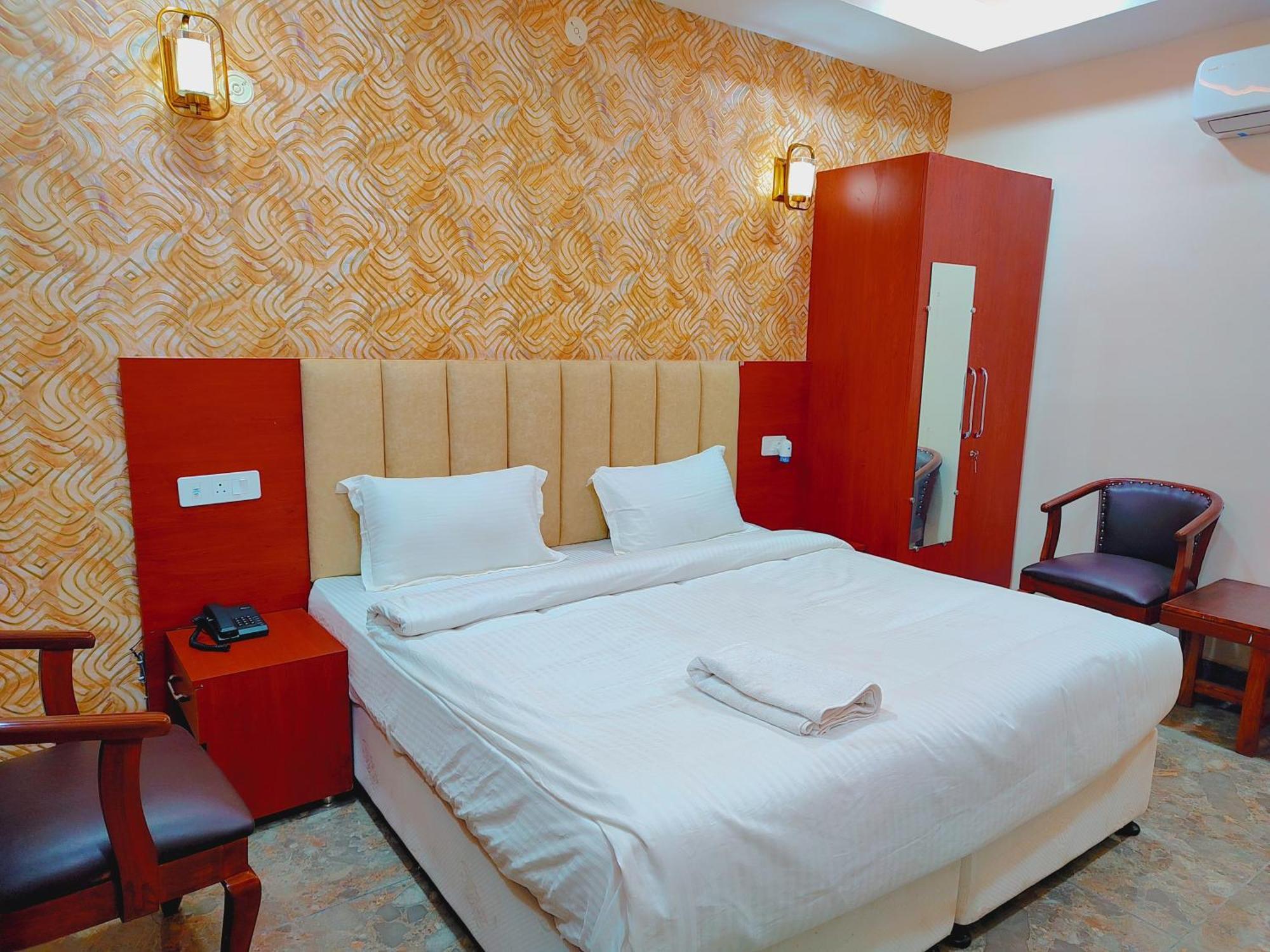 Awadh Samrat Resort Ayodhya Ngoại thất bức ảnh