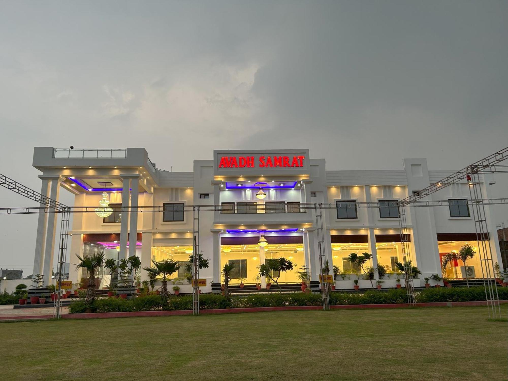 Awadh Samrat Resort Ayodhya Ngoại thất bức ảnh