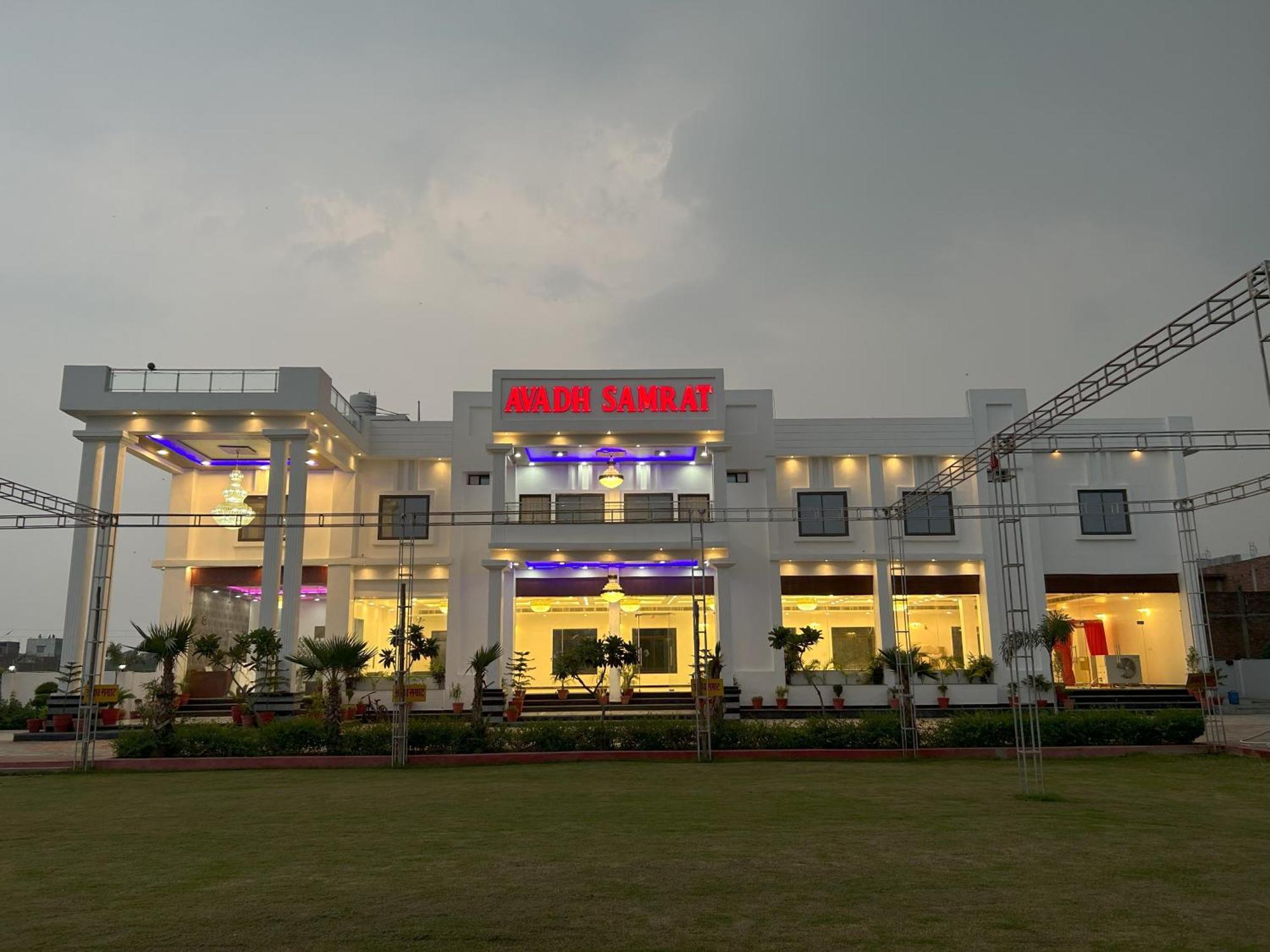 Awadh Samrat Resort Ayodhya Ngoại thất bức ảnh